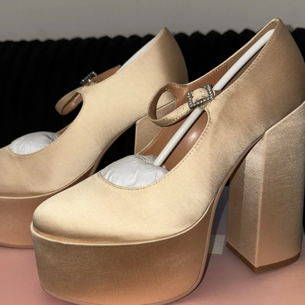 Lisa Vicky Vault Platform Mary Jane Pump In Champagne